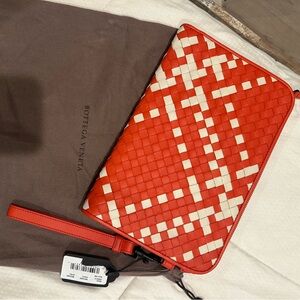 Bottega Veneta Interricato Leather Pouch Wallet